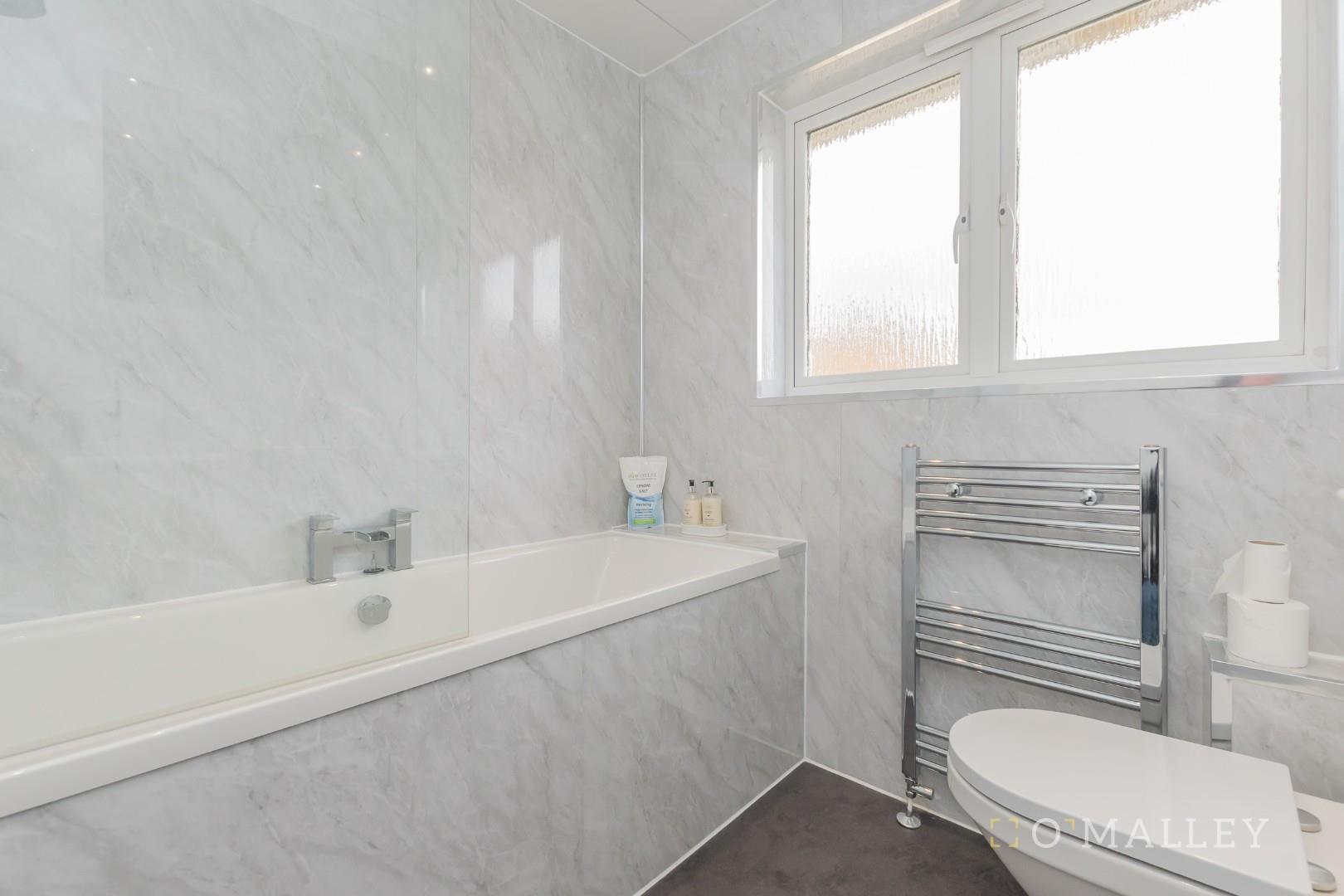 35. Bathroom 2.jpg